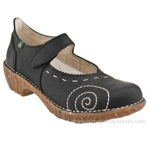 El Naturalista Black Mary Janes Size 8/39